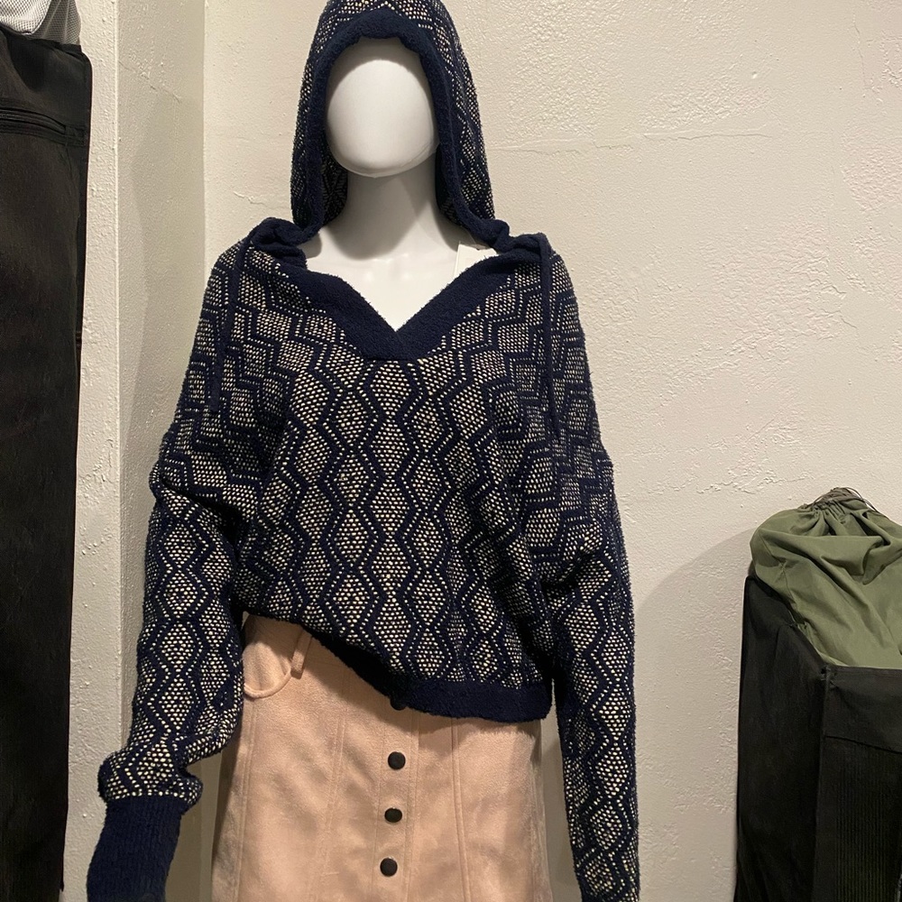 CLOSED Knit sweater size small BRAND NEW